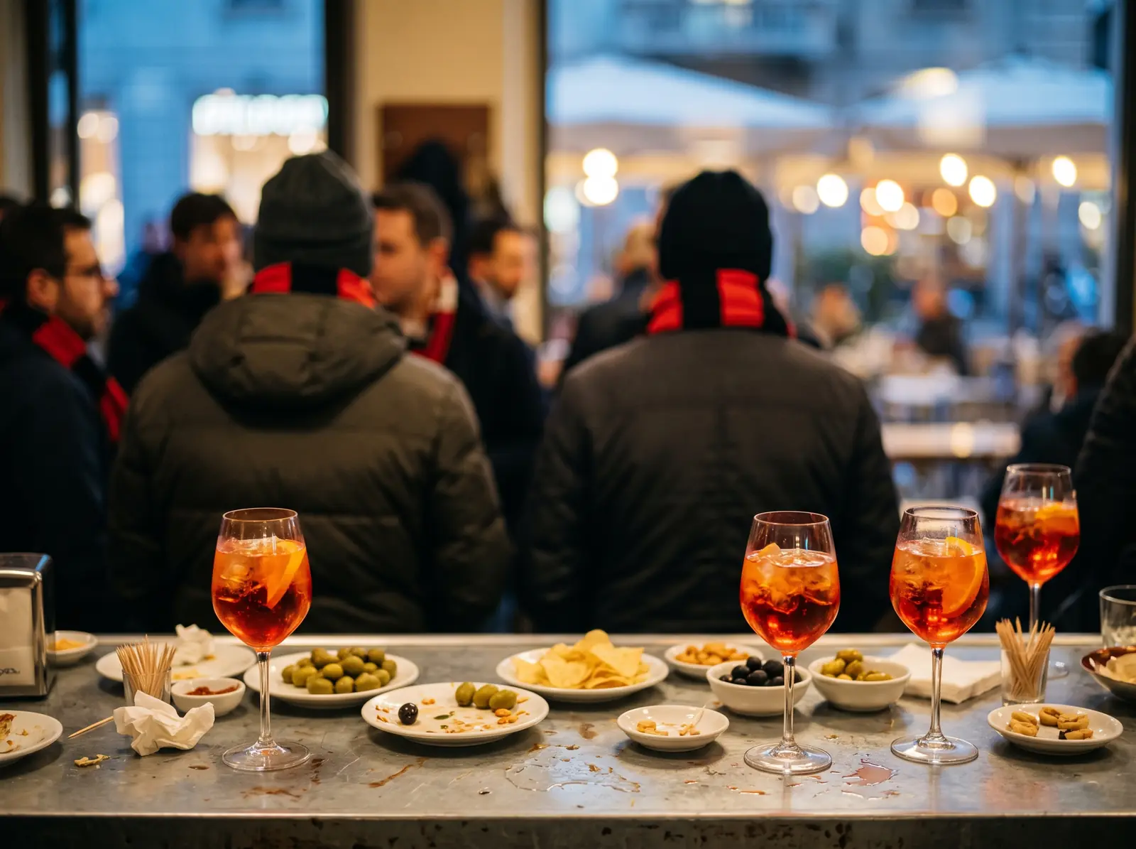 Aperitivo med spritz och oliver i en bar i Milano före en kvällsmatch